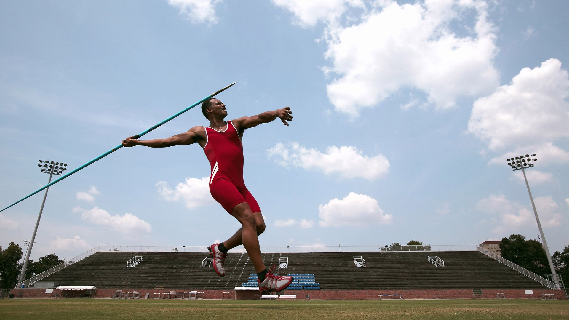 “尼古拉斯·桑特基的精准罚球与领袖气质，帮助阿根廷美洲狮队屡创佳绩”